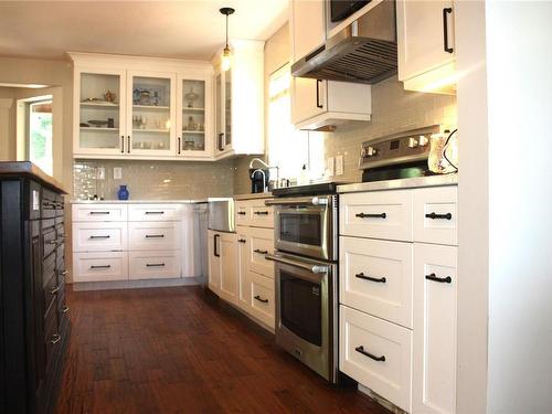3845 Whittlestone Ave, Port Alberni, BC - Indoor Photo Showing Kitchen With Upgraded Kitchen