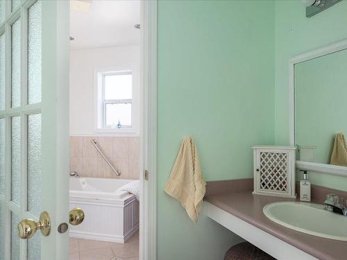881 Therres Cres, Ladysmith, BC - Indoor Photo Showing Bathroom