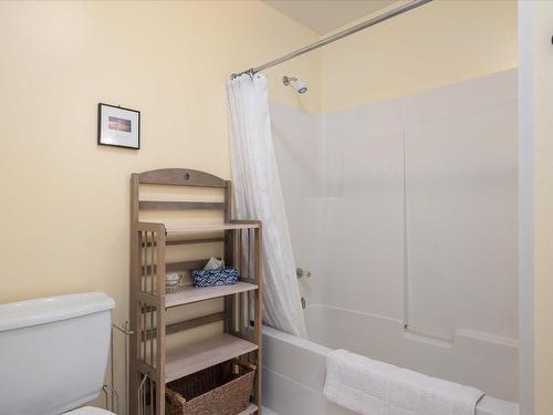 881 Therres Cres, Ladysmith, BC - Indoor Photo Showing Laundry Room