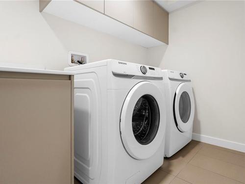 570 Michigan St, Victoria, BC - Indoor Photo Showing Laundry Room
