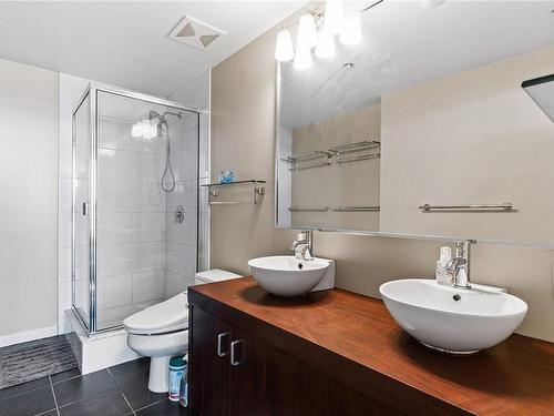 1115-160 Wilson St, Victoria, BC - Indoor Photo Showing Bathroom