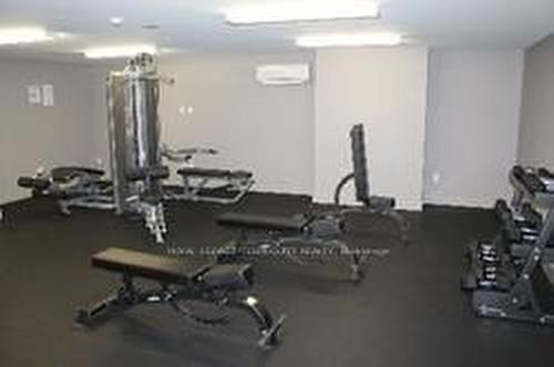 418-816 Lansdowne Ave, Toronto, ON - Indoor Photo Showing Gym Room