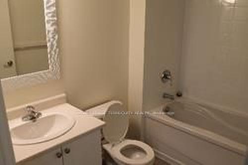 418-816 Lansdowne Ave, Toronto, ON - Indoor Photo Showing Bathroom