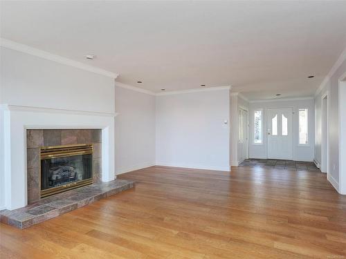 503-2829 Arbutus Rd, Saanich, BC - Indoor Photo Showing Living Room With Fireplace