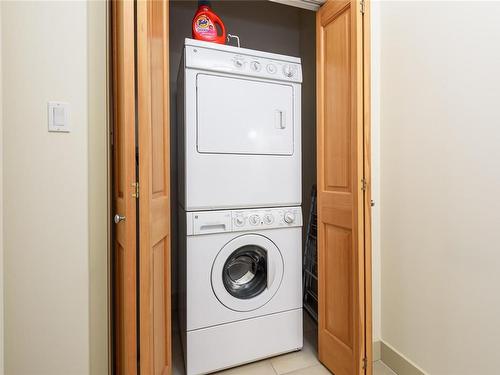 145-2300 Mansfield Dr, Courtenay, BC - Indoor Photo Showing Laundry Room