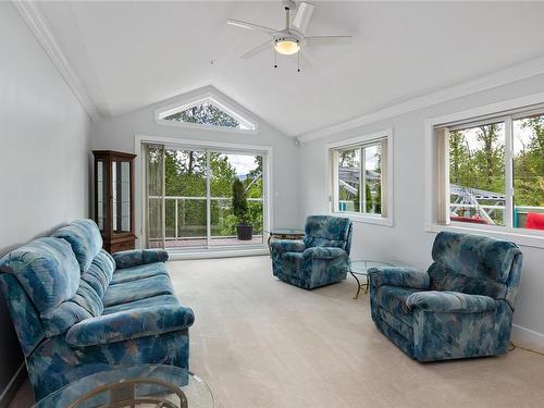 302C-540 Al Wilson Grove, Duncan, BC - Indoor Photo Showing Living Room