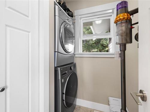 8475 Lisa Lane, Lantzville, BC - Indoor Photo Showing Laundry Room