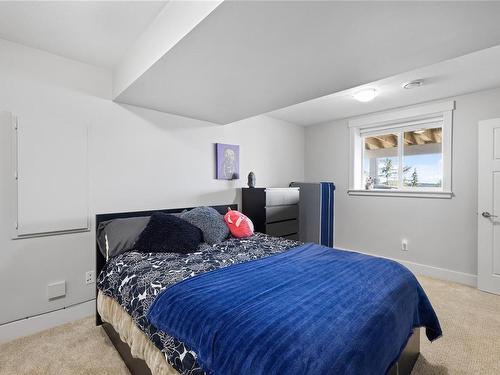 8475 Lisa Lane, Lantzville, BC - Indoor Photo Showing Bedroom