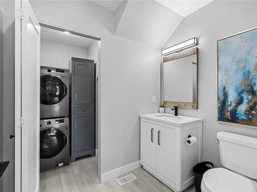 11-1175 Resort Dr, Parksville, BC - Indoor Photo Showing Laundry Room