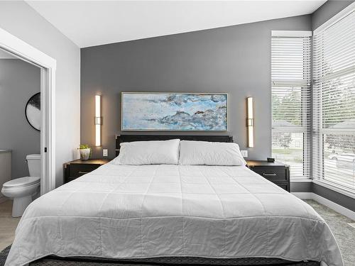 11-1175 Resort Dr, Parksville, BC - Indoor Photo Showing Bedroom