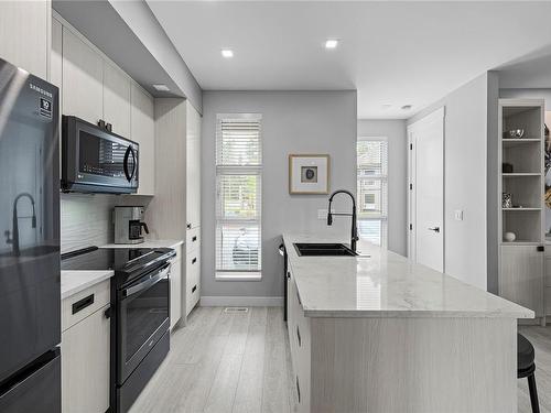 11-1175 Resort Dr, Parksville, BC - Indoor Photo Showing Kitchen With Upgraded Kitchen