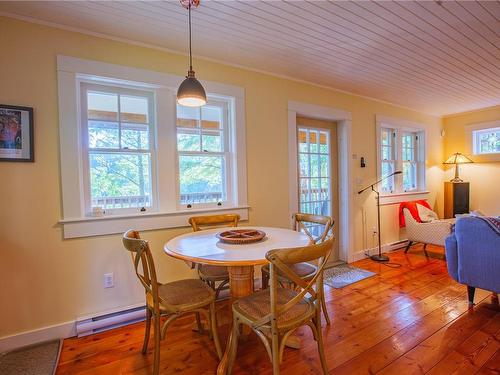 225 Boardwalk Blvd, Ucluelet, BC - Indoor Photo Showing Dining Room