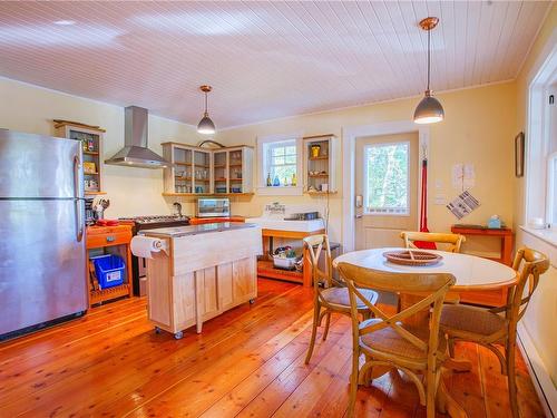 225 Boardwalk Blvd, Ucluelet, BC - Indoor Photo Showing Dining Room