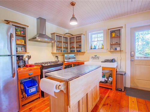 225 Boardwalk Blvd, Ucluelet, BC - Indoor