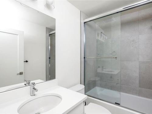 4317 Majestic Dr, Saanich, BC - Indoor Photo Showing Bathroom