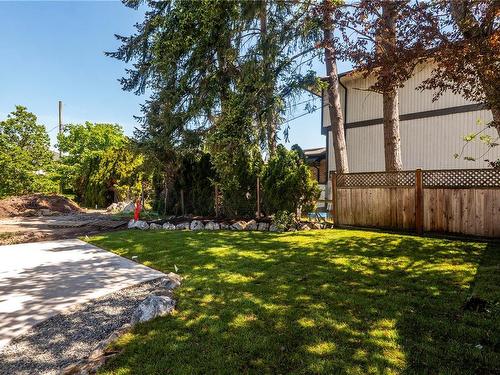 4317 Majestic Dr, Saanich, BC - Outdoor
