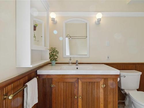 149 Rendall St, Victoria, BC - Indoor Photo Showing Bathroom