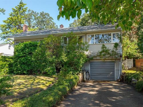 1920 Waterloo Rd, Saanich, BC - Outdoor