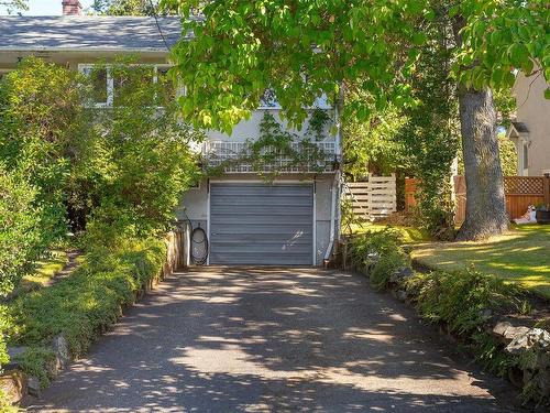 1920 Waterloo Rd, Saanich, BC - Outdoor