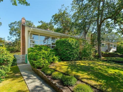 1920 Waterloo Rd, Saanich, BC - Outdoor