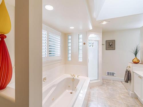 1281 Point Mercer Dr, French Creek, BC - Indoor Photo Showing Bathroom