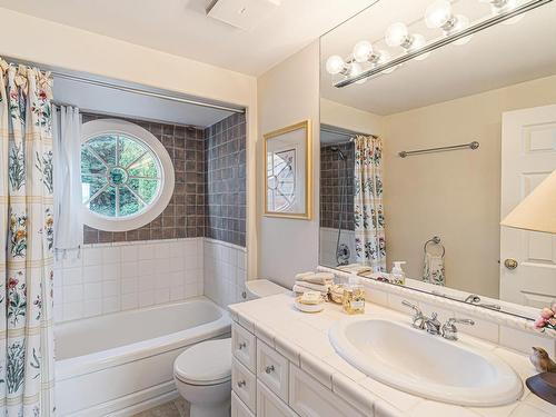 1281 Point Mercer Dr, French Creek, BC - Indoor Photo Showing Bathroom
