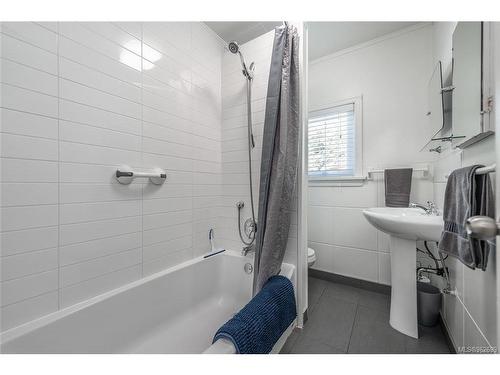 1150 Pandora Ave, Victoria, BC - Indoor Photo Showing Bathroom