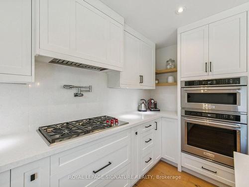 2054 Obeck Cres, Mississauga, ON - Indoor Photo Showing Kitchen With Upgraded Kitchen