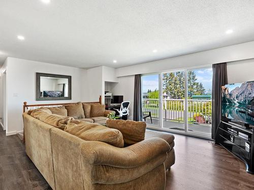 786 Upland Dr, Campbell River, BC - Indoor Photo Showing Living Room