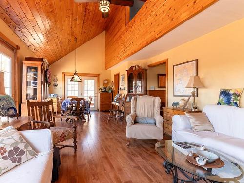 402 Birchgrove Road, Blindfold Lake, ON - Indoor Photo Showing Living Room