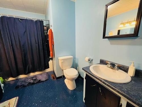 917 Minto Street, Kenora, ON - Indoor Photo Showing Bathroom