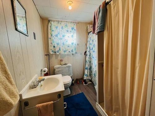 917 Minto Street, Kenora, ON - Indoor Photo Showing Bathroom