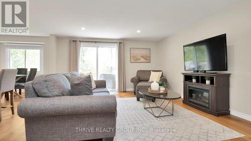 277 Ferndale Avenue, London, ON - Indoor Photo Showing Living Room With Fireplace