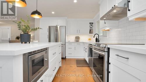 277 Ferndale Avenue, London, ON - Indoor Photo Showing Kitchen With Stainless Steel Kitchen With Upgraded Kitchen