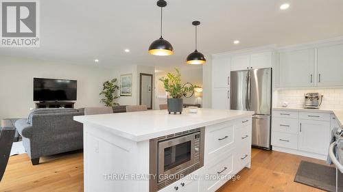 277 Ferndale Ave, London, ON - Indoor Photo Showing Kitchen With Stainless Steel Kitchen With Upgraded Kitchen
