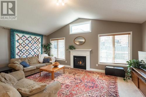 639 Longworth Road, London, ON - Indoor Photo Showing Living Room With Fireplace