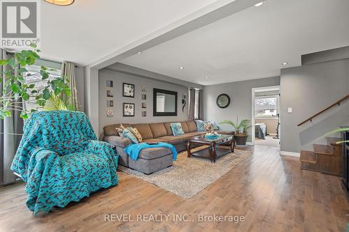 539 Forks Road, Welland, ON - Indoor Photo Showing Living Room