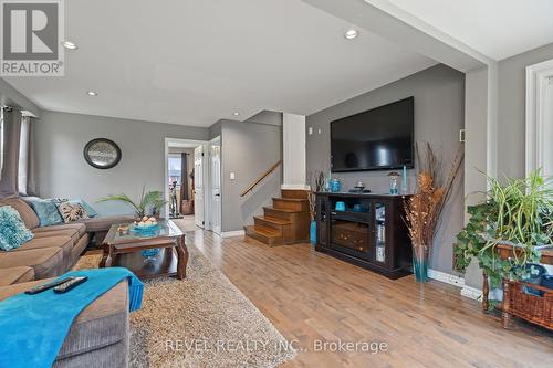 539 Forks Road, Welland, ON - Indoor Photo Showing Living Room