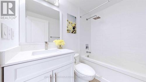 #2426 -7161 Yonge St, Markham, ON - Indoor Photo Showing Bathroom
