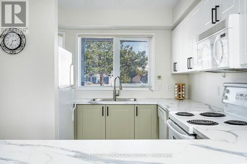 22 Cranberry Surf, Collingwood, ON - Indoor Photo Showing Kitchen