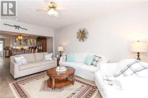 338 Oxbow Park Drive, Wasaga Beach, ON - Indoor Photo Showing Living Room