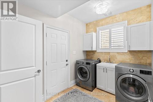 26 Antrim Court, Caledon, ON - Indoor Photo Showing Laundry Room