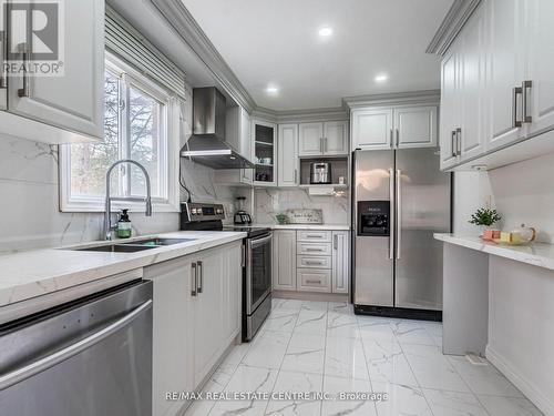 2645 Treviso Court, Mississauga, ON - Indoor Photo Showing Kitchen With Double Sink
