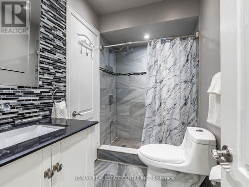 2645 Treviso Court, Mississauga, ON - Indoor Photo Showing Bathroom