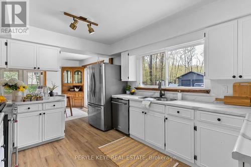 98 Clearwater Lake Road, Huntsville, ON - Indoor Photo Showing Kitchen