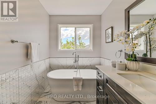 3344 Laburnum Crescent, Mississauga, ON - Indoor Photo Showing Bathroom