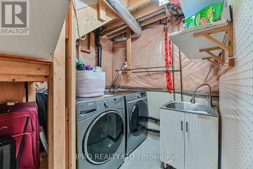 3344 Laburnum Crescent, Mississauga, ON - Indoor Photo Showing Laundry Room