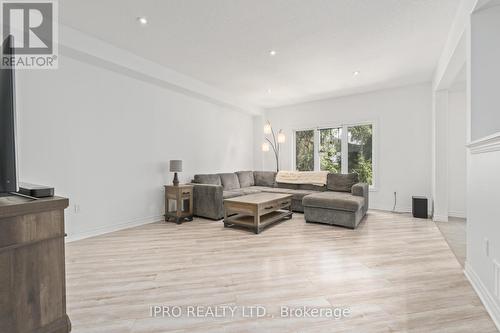81 Wardlaw Avenue, Orangeville, ON - Indoor Photo Showing Living Room