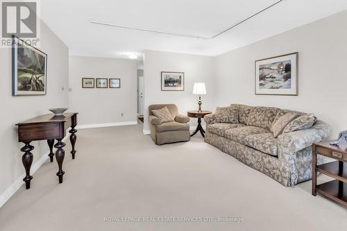 603 - 130 Carlton Street, Toronto, ON - Indoor Photo Showing Living Room
