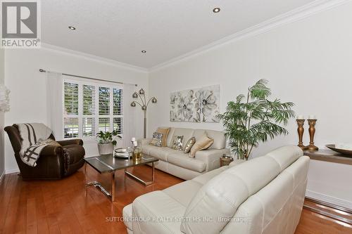 242 Gatestone Drive, Hamilton, ON - Indoor Photo Showing Living Room